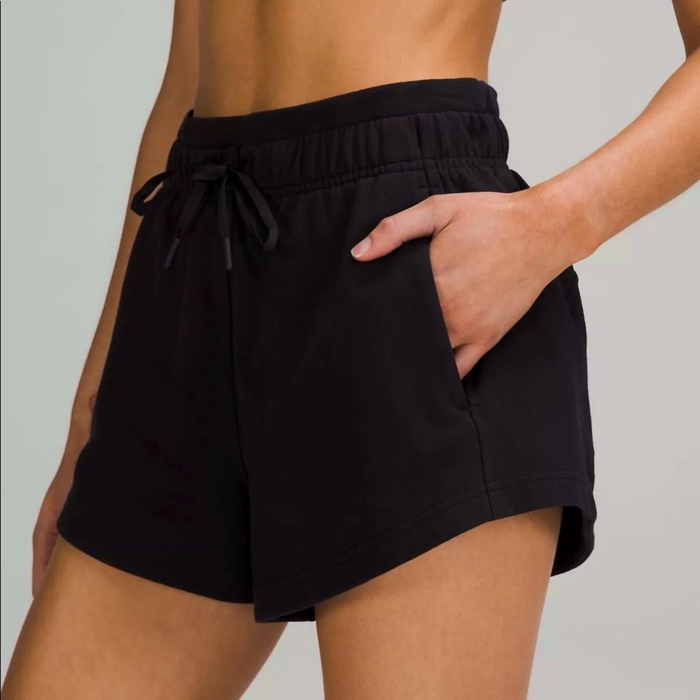 Lululemon Inner Glow High-Rise Shorts 3” Size 4
